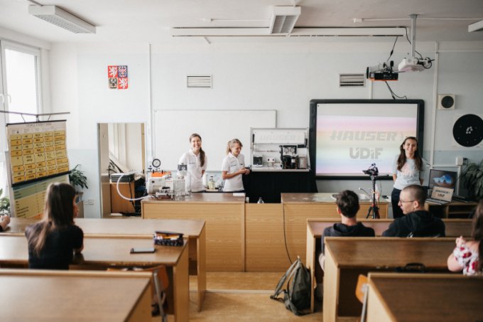 Dvě hodiny s ÚDiF aneb HAUSER Science Day