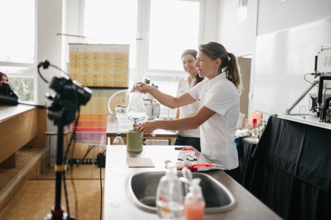 Dvě hodiny s ÚDiF aneb HAUSER Science Day