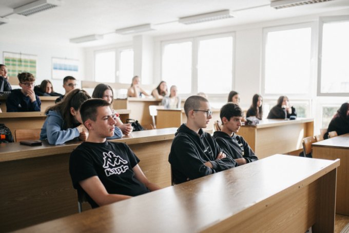 Dvě hodiny s ÚDiF aneb HAUSER Science Day