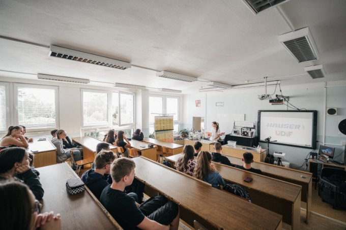 Dvě hodiny s ÚDiF aneb HAUSER Science Day