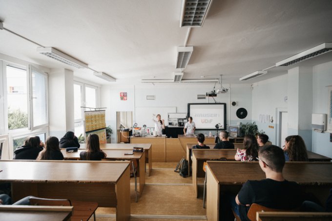 Dvě hodiny s ÚDiF aneb HAUSER Science Day