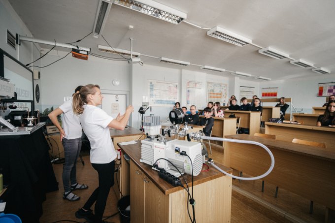 Dvě hodiny s ÚDiF aneb HAUSER Science Day