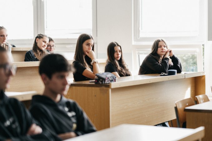 Dvě hodiny s ÚDiF aneb HAUSER Science Day