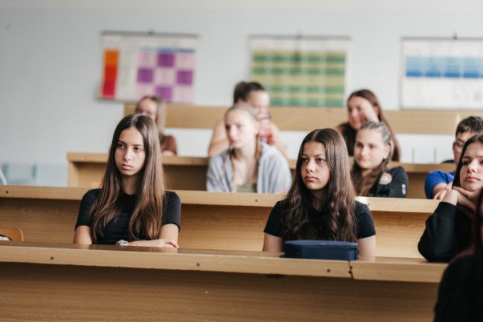 Dvě hodiny s ÚDiF aneb HAUSER Science Day