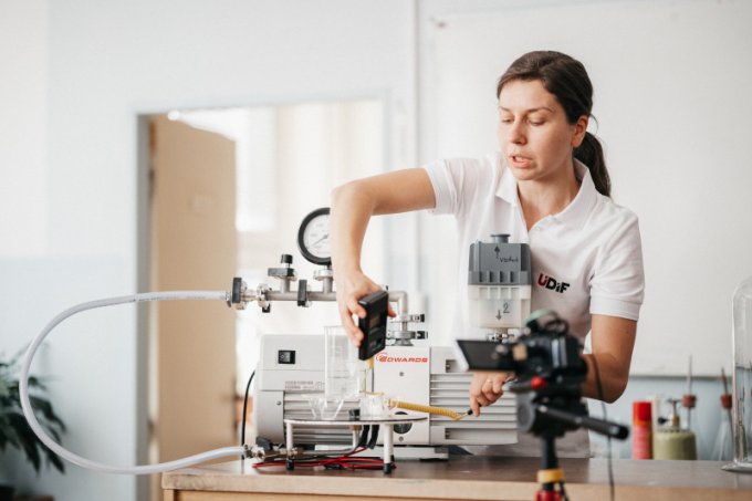 Dvě hodiny s ÚDiF aneb HAUSER Science Day